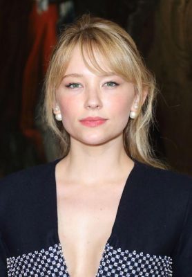 Haley bennett breasts