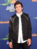 Хэйес Грайр