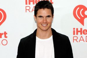 Robbie Amell