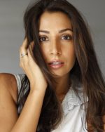 Моника Догра