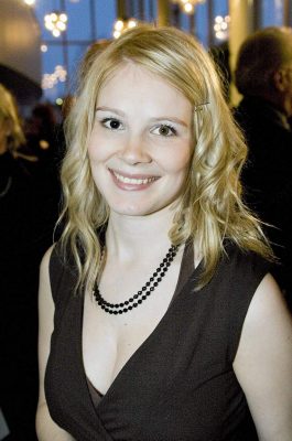 Памела Тола