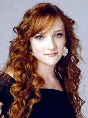 Scarlett Pomers • Estatura (altura), Peso, Medidas, Edad, Biografía, Wiki