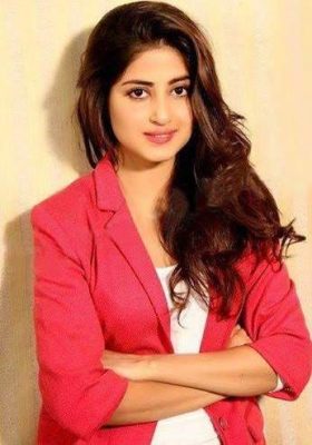 Sajal Ali Height Weight Size Body Measurements Biography Wiki Age