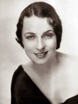 agnes moorehead taille poids mensurations age biographie wiki