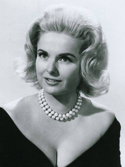 Martha Hyer • Height, Weight, Size, Body Measurements, Biography, Wiki, Age