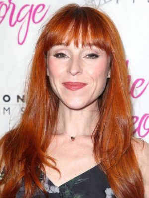 Ruth Connell - Wikipedia