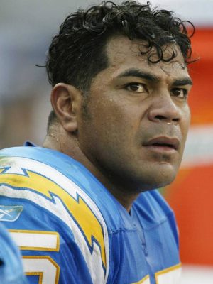 File:Junior Seau with Patriots side view cropped.jpg - Wikipedia