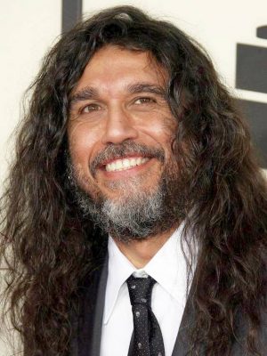 Der 63 Jahre alte 178 cm große Tom Araya im 2024 Foto