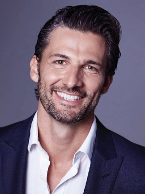 Tim Robards • Height, Weight, Size, Body Measurements, Biography, Wiki, Age