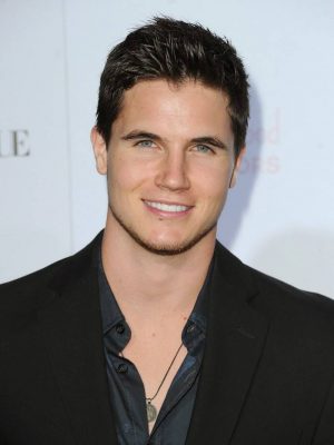 Robbie Amell • Height, Weight, Size, Body Measurements, Biography, Wiki ...